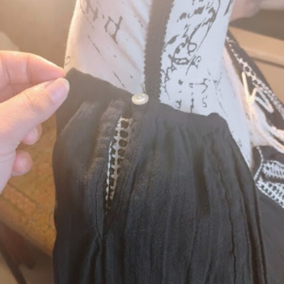 GAP Women's Black Long Sleeve Top with White Trim in size L - Picture 7 of 9